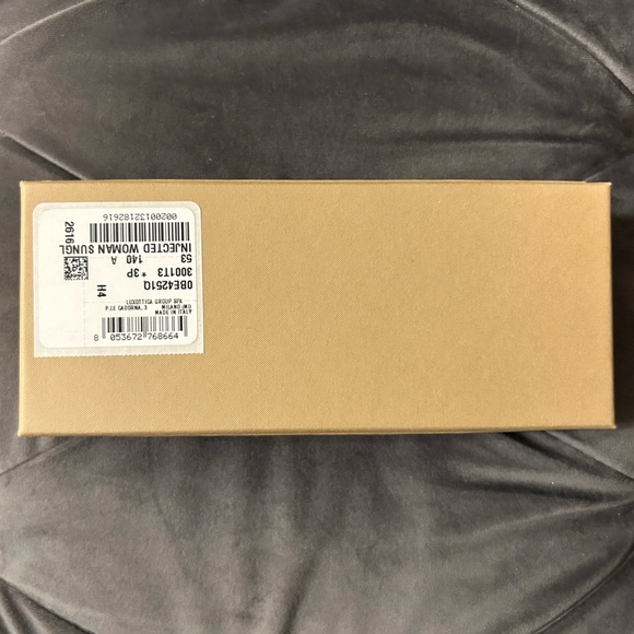 Burberry Cat Eye Sunglasses - Picture 6 of 6